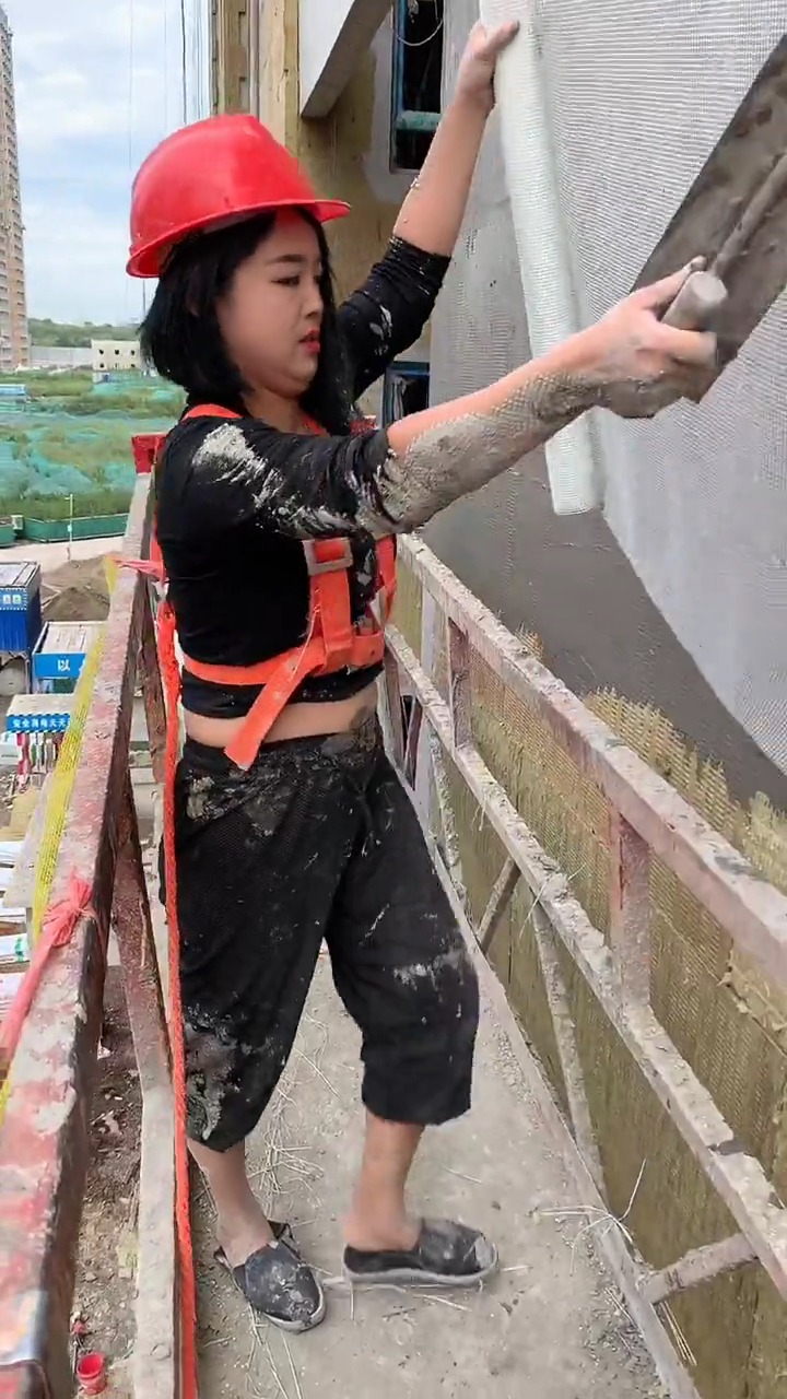 当我们搬开别人架下的绊脚石时,也许恰恰是在为自己铺路