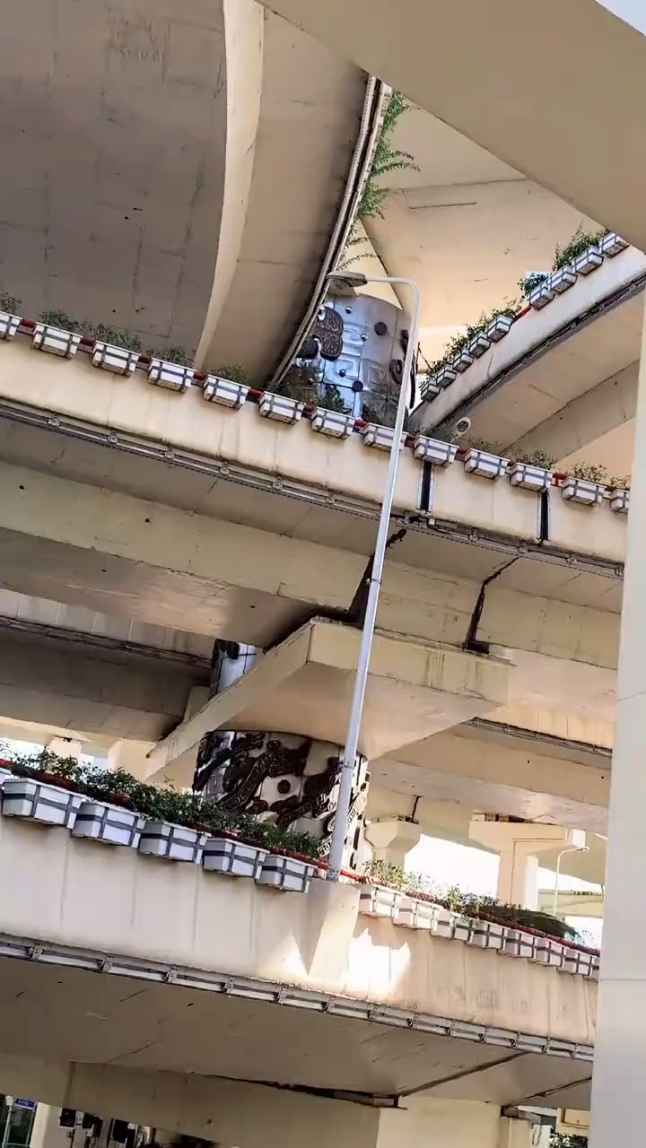 奇闻趣事#上海九龙柱,支起六条高架成为申字形,成功的传奇故事你知道