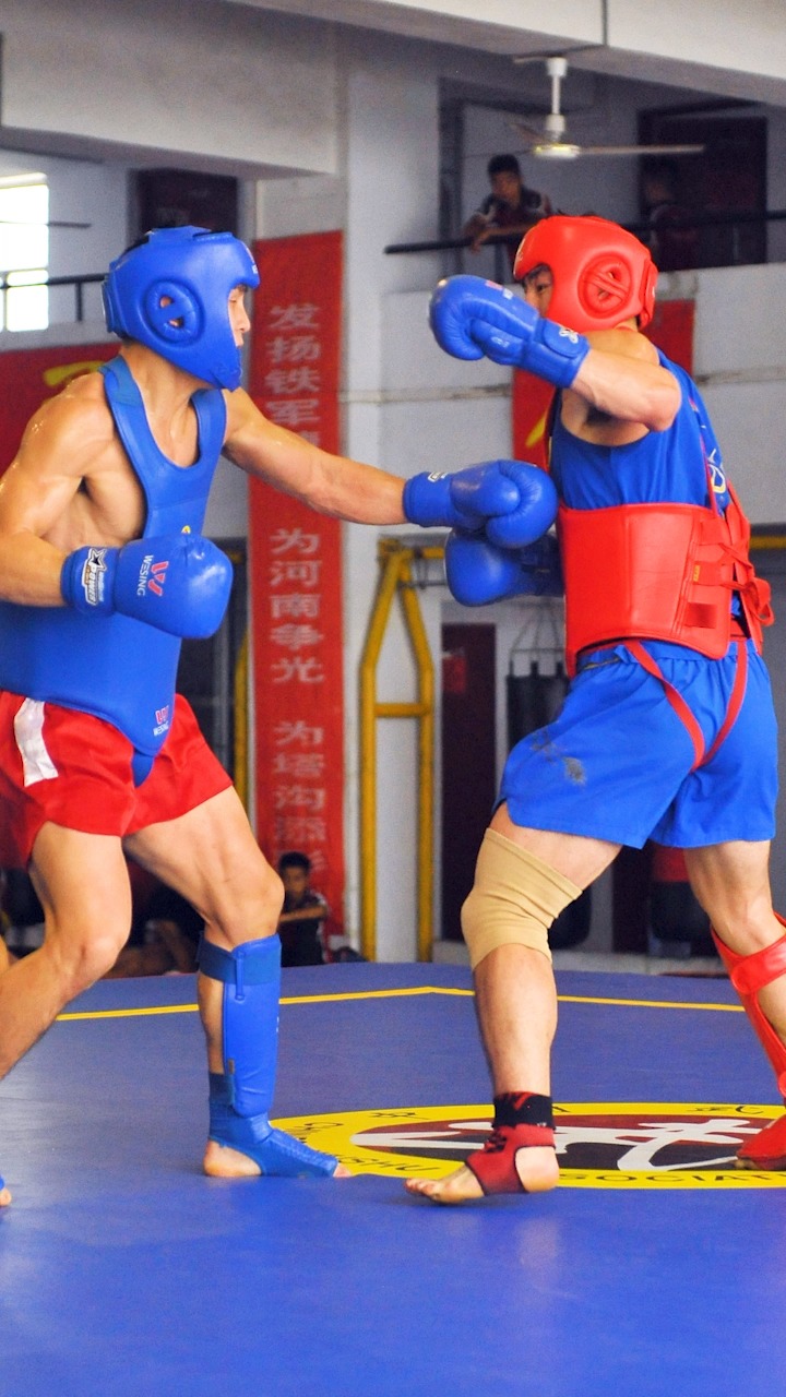 塔沟散打实战现场,男孩一记高鞭腿直接上头,ko对手!