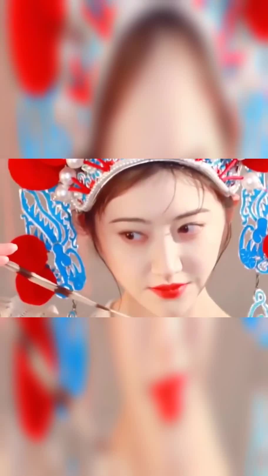 女演员景甜扮上戏曲妆容,唤醒沉睡的东方美学,简直美的不可方物!