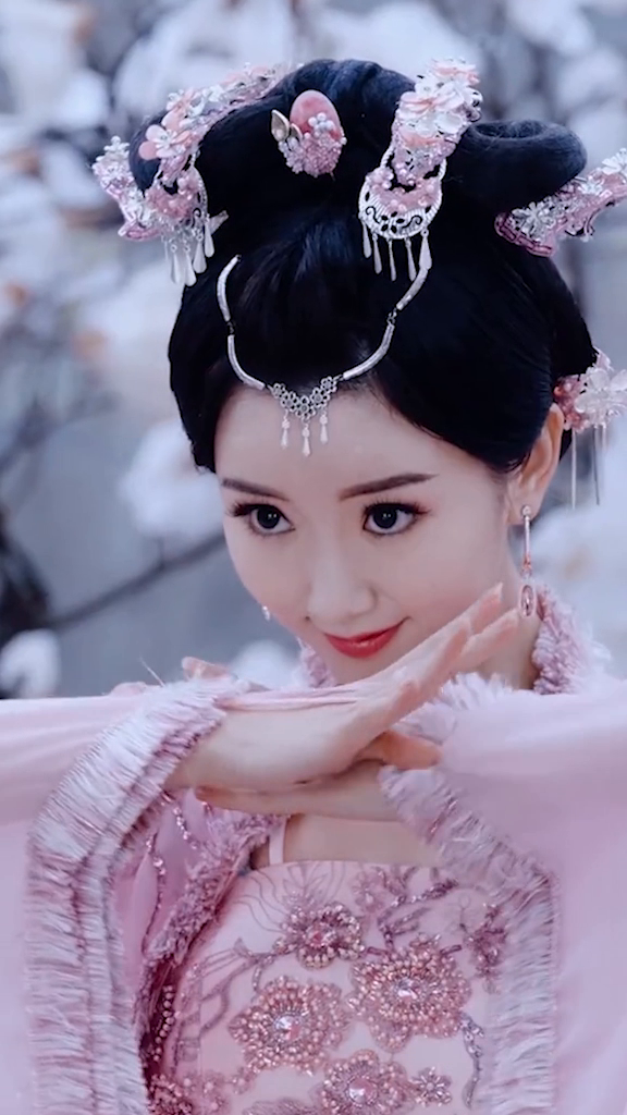 毛晓彤跳舞身材好绝,这样的姐姐你爱了吗?