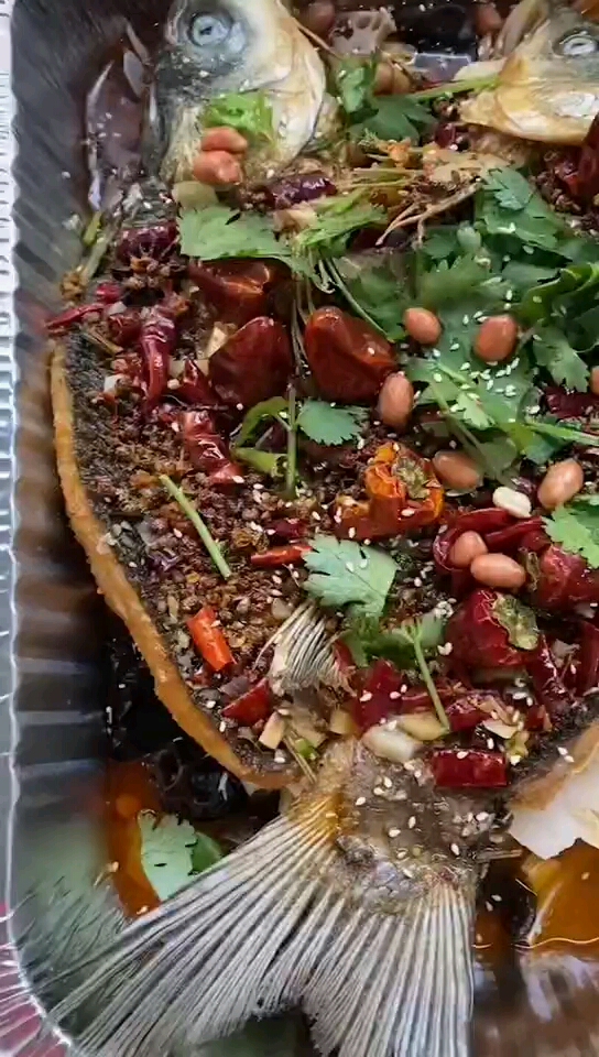 这样的外卖烤鱼,就跟店里一样的吃法.