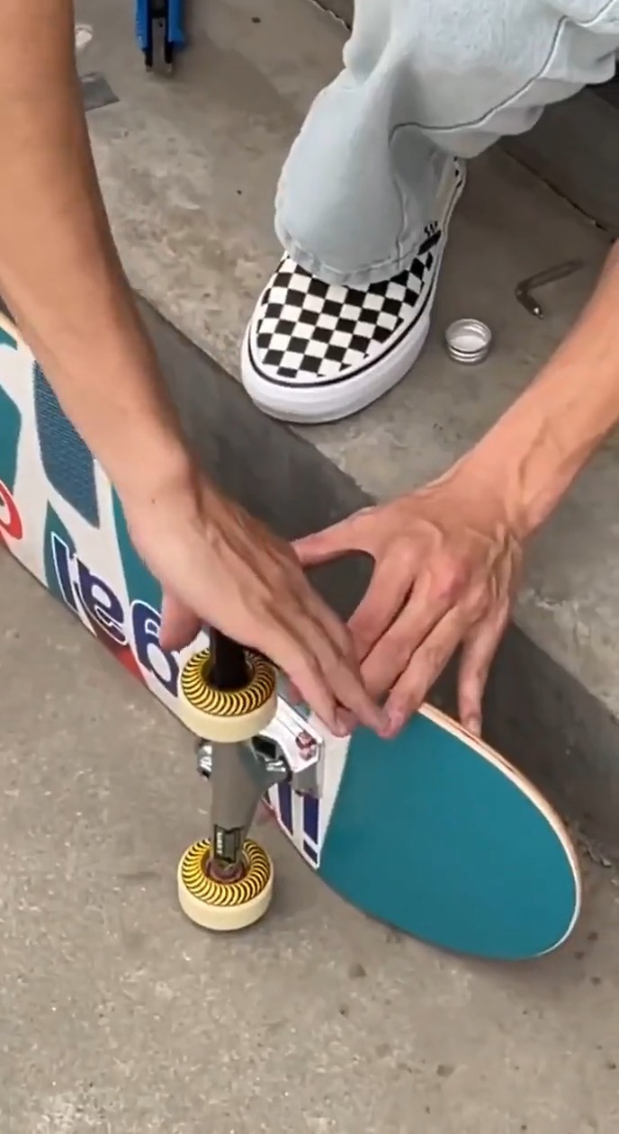 搞笑视频#滑板的仪式感