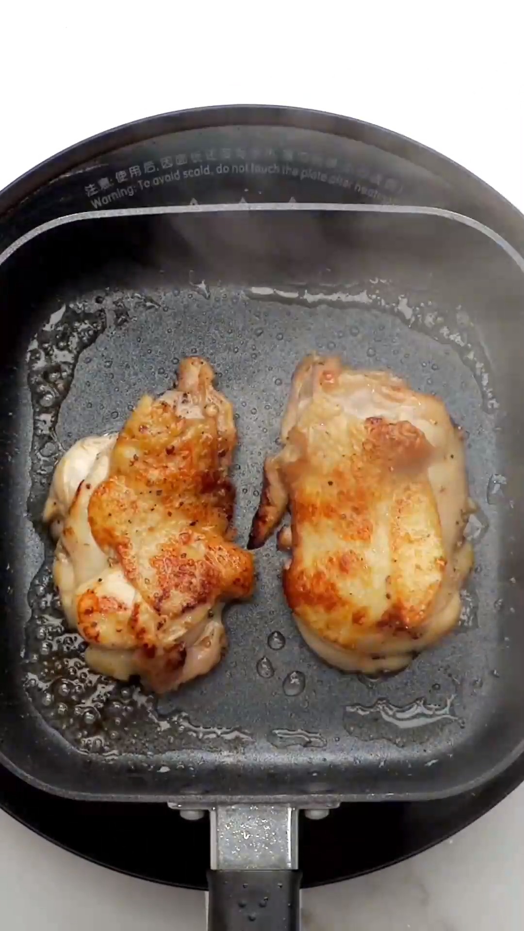 美食记技巧满分难度为0的香煎鸡腿肉表皮焦脆还有满满的肉汁根本吃不