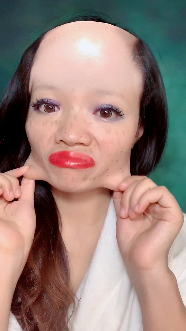 大叔化妆变美女