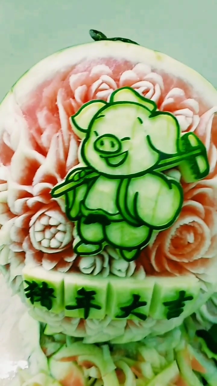 西瓜雕刻猪