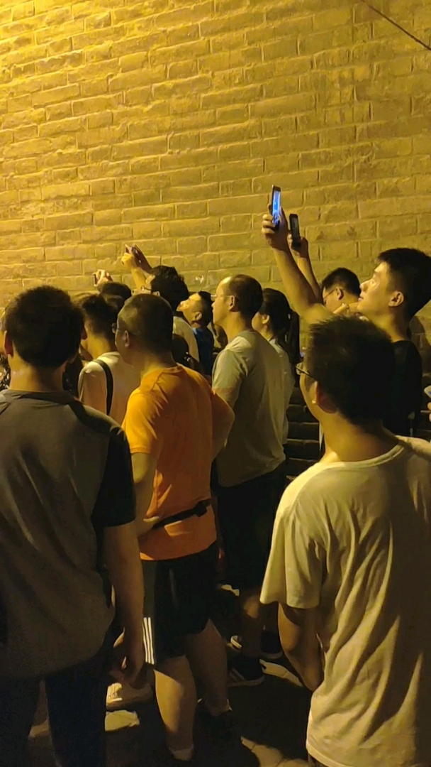 西安城墙网红乐队长安里-看看现场氛围!