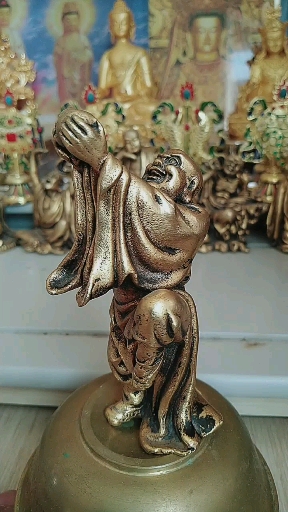 十八罗汉第三   举钵罗汉