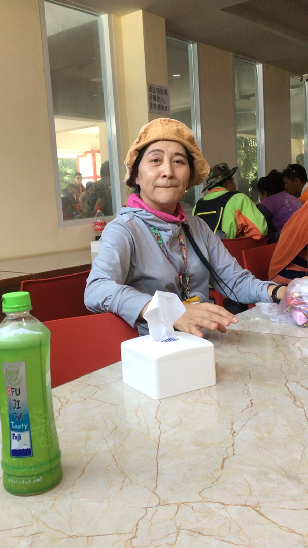 请看吧!她可是我的导游呕,是泰国高智商的人呦!