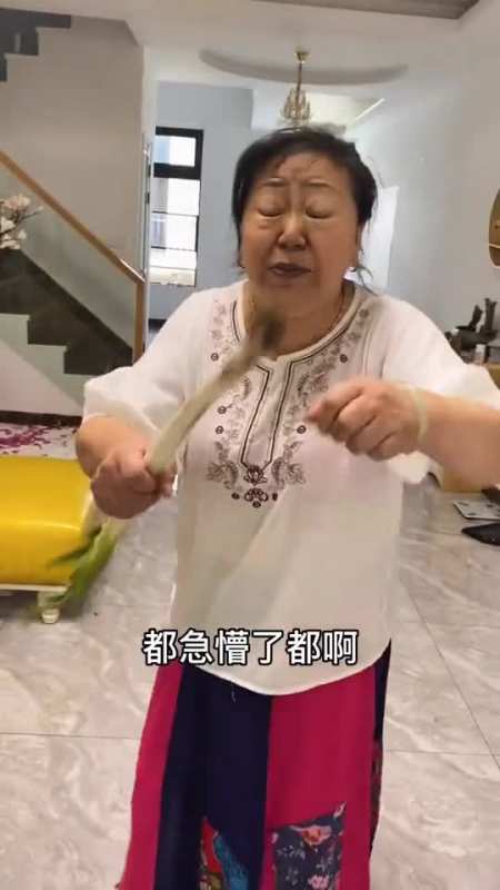 啊……这个人就是娘,这个人就是妈