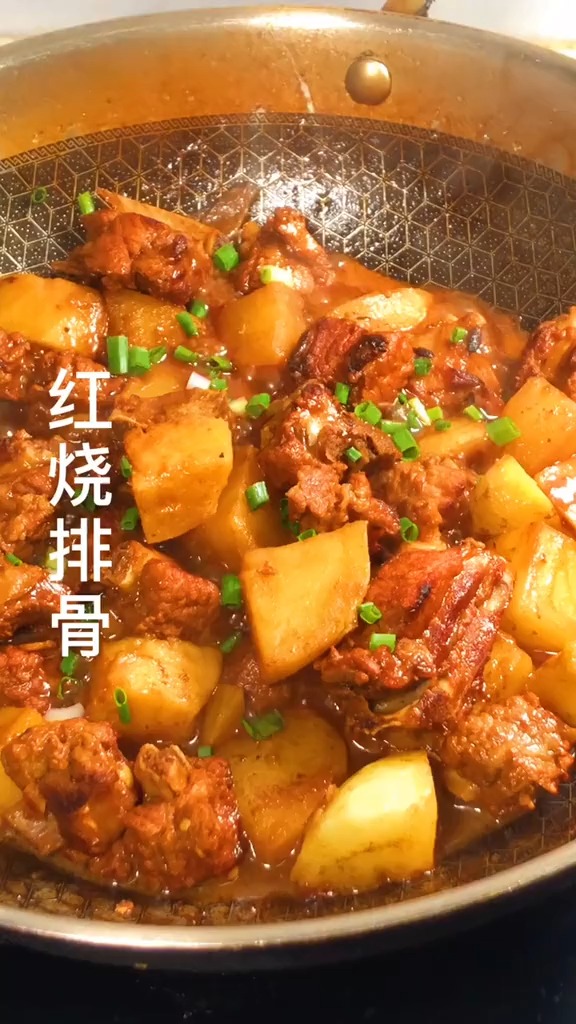 一道吃了根本停不下来的红烧排骨,土豆烧排骨,爱了