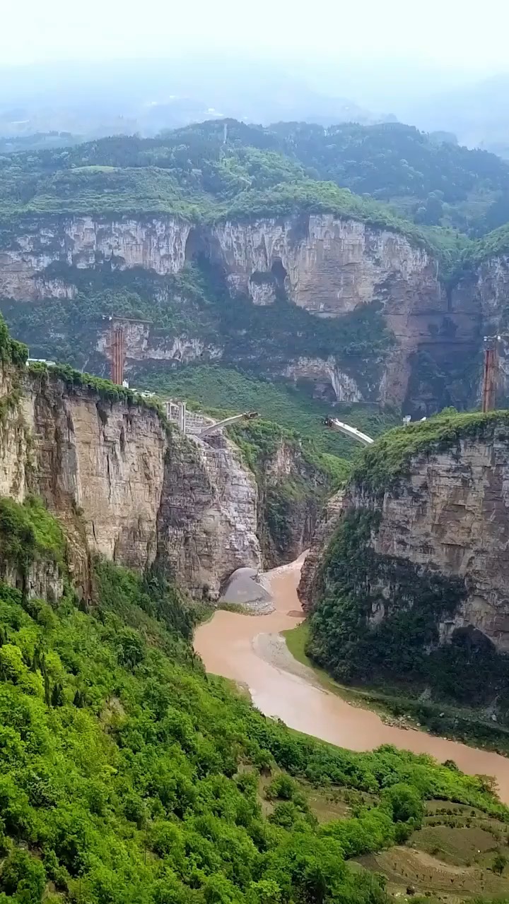 航拍中国-云贵川三省交界峡谷上的大桥,两边同时动工!