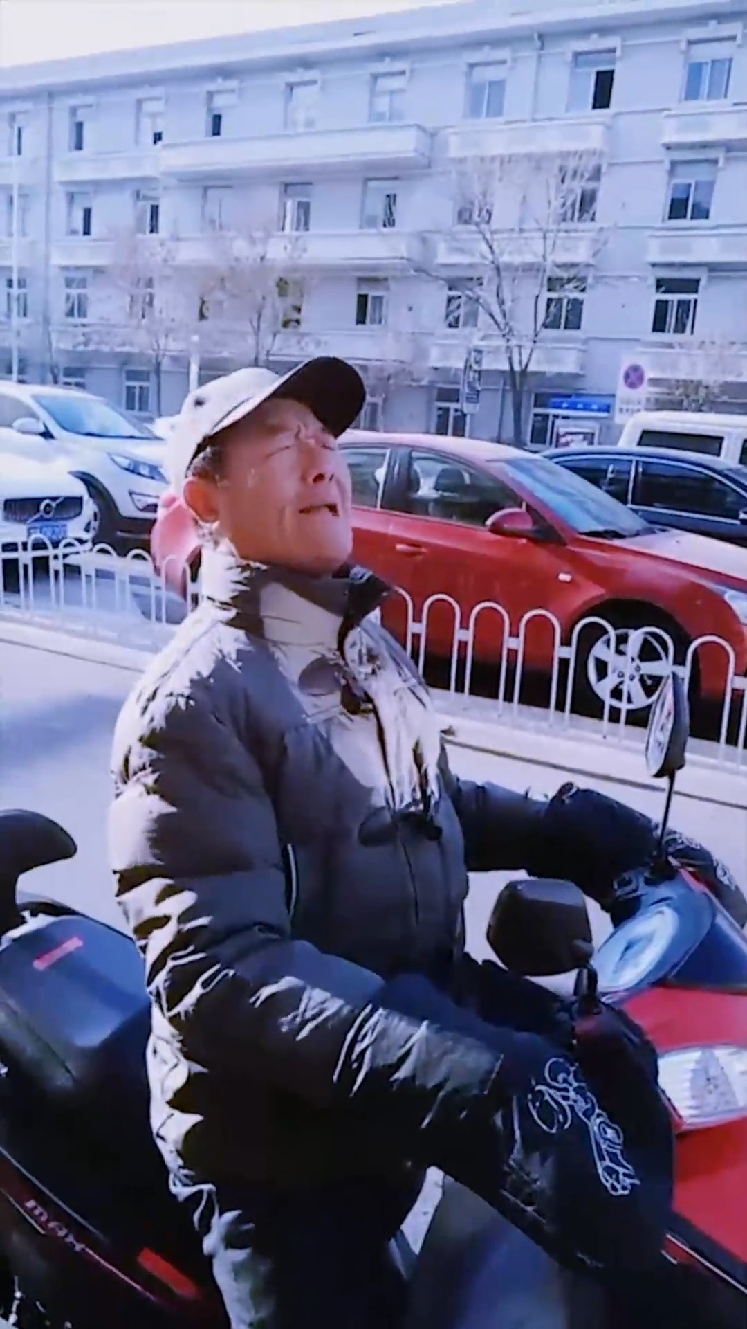 娱乐#天津网红大爷,一首你是我的玫瑰花,让大爷唱出特色来