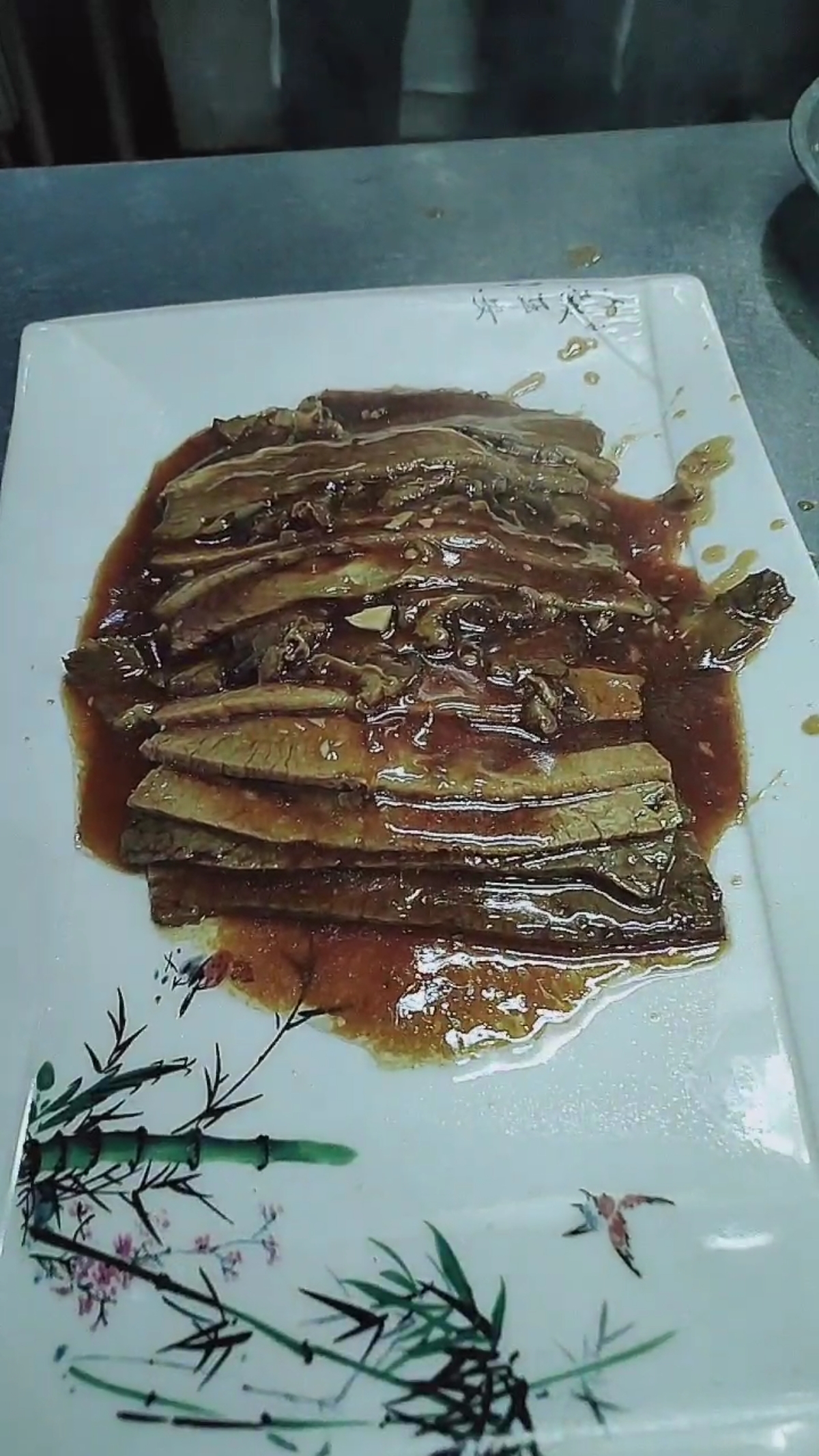 扒牛肉条汁浓郁,入口即化.