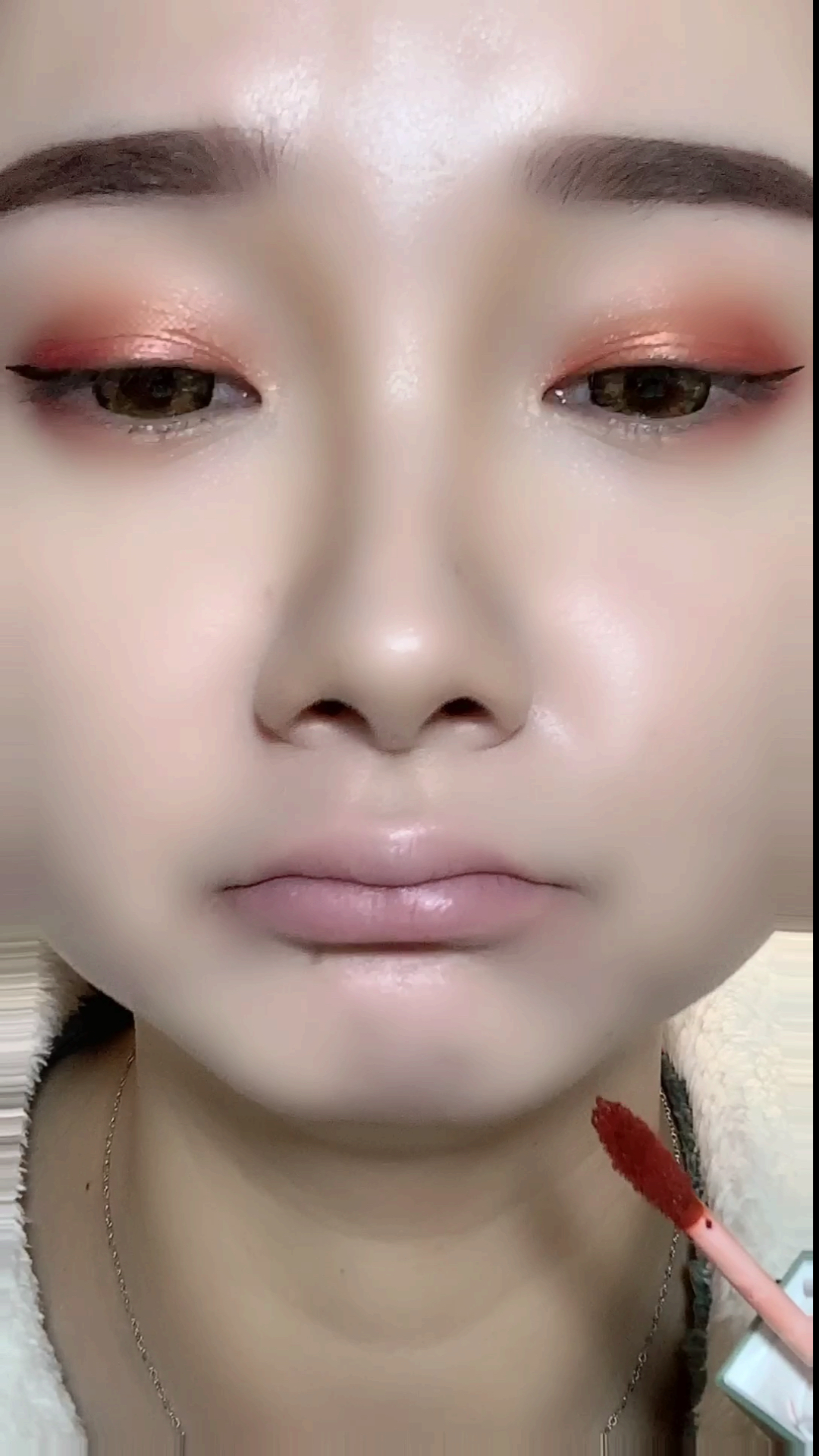 嘴巴太大,唇形不好看,这样涂试试