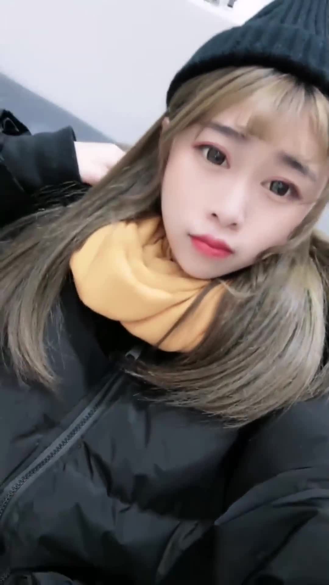 网恋半年的女朋友竟然是一个萝莉控这段感情还要不要继续