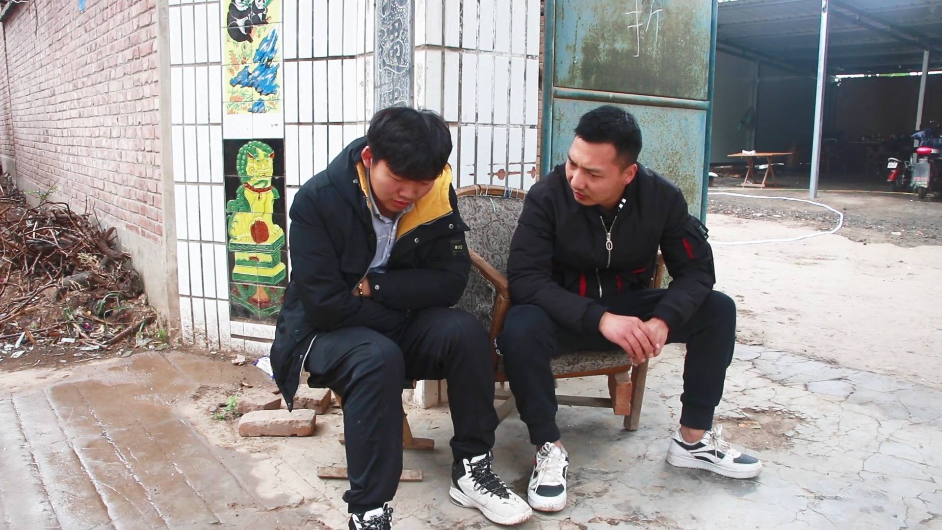 记录我的农村生活#农村小伙小飞想攻破莎莎爸那一关,找龙龙出谋划策!