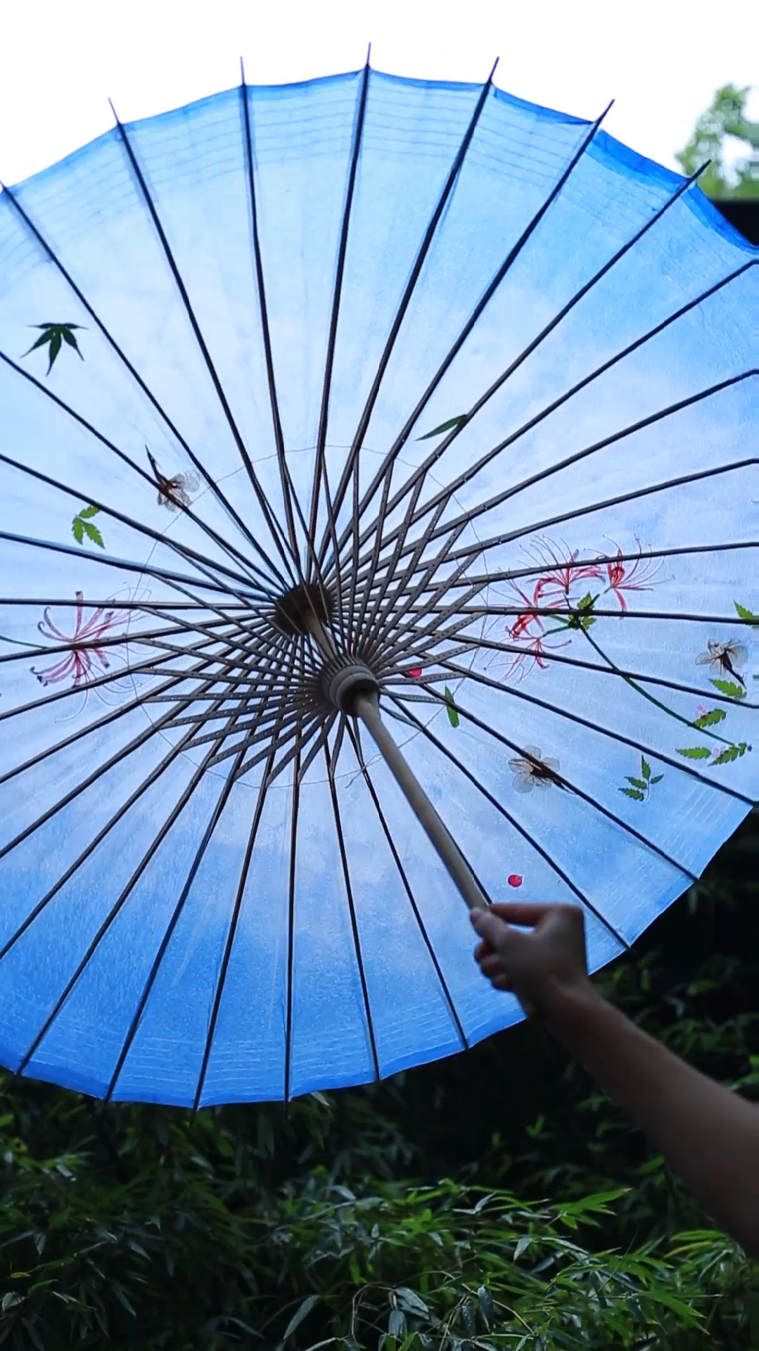 油纸伞奇人匠心#他坚决要做一把彼岸花送给女朋友做生日礼物,我答应