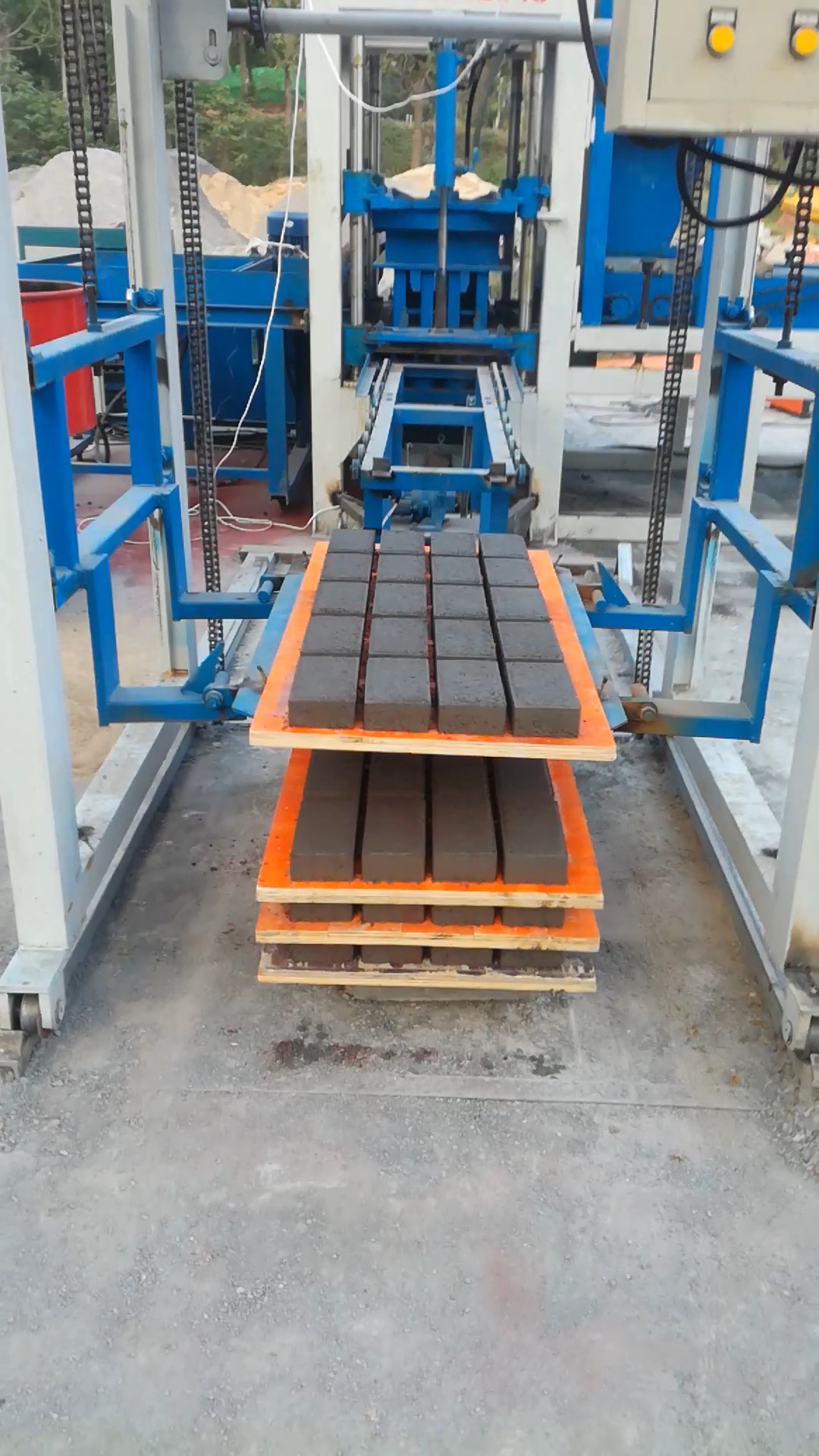 全自动砖机#河南万铭全自产线动渗水砖机,5-15水泥免烧渗水砖机刹产