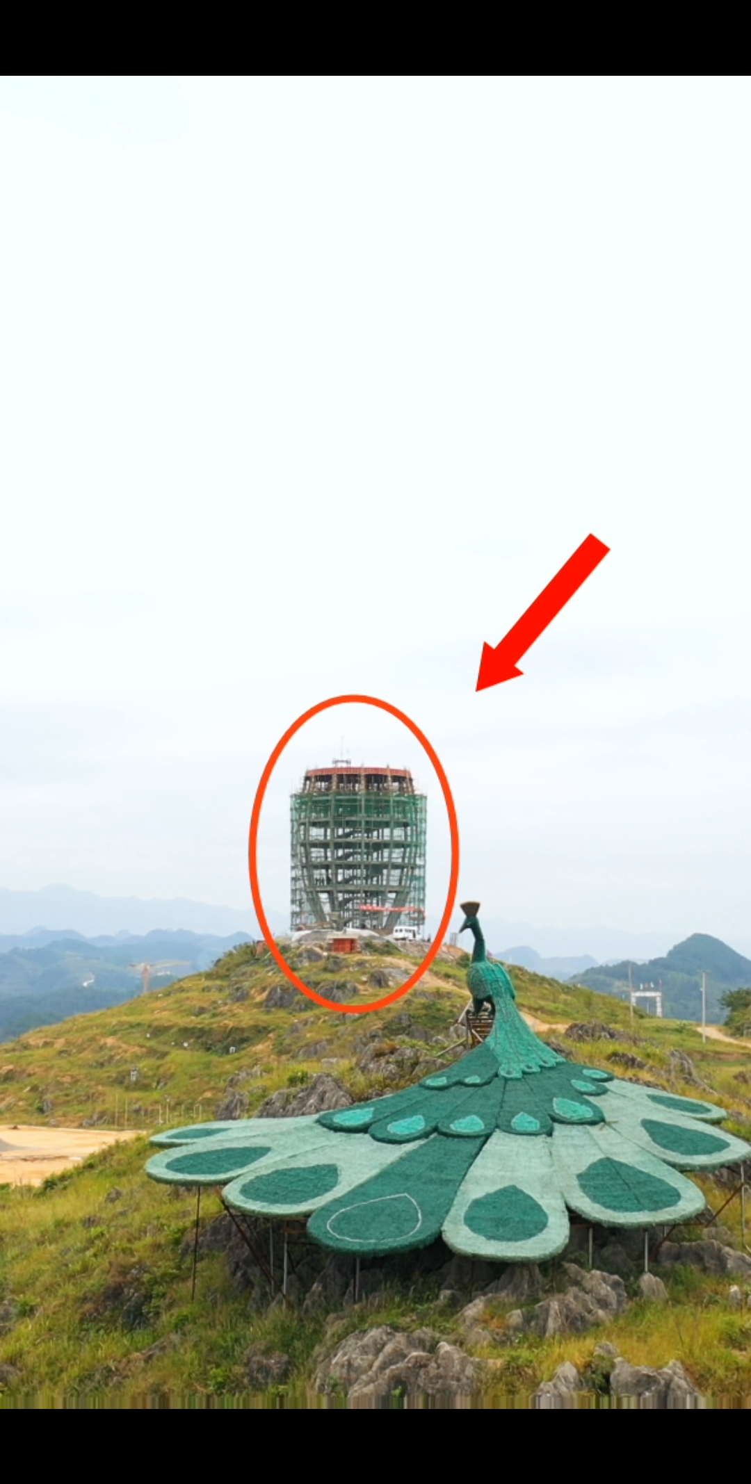 航拍贵州深山里的奇葩建筑,据说这是世界上最大的桶