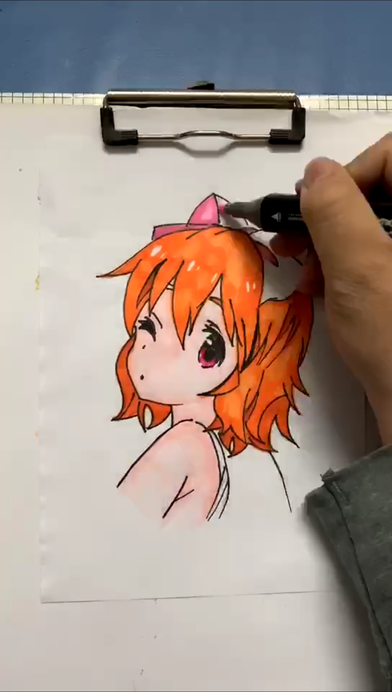 我要上热门#昨晚老师教画的侧身女动漫人物,副组长和我画的-度小视