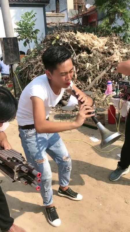 一声唢呐镇场面,小哥哥唢呐吹得让人心里难受,这就是唢呐的魅力
