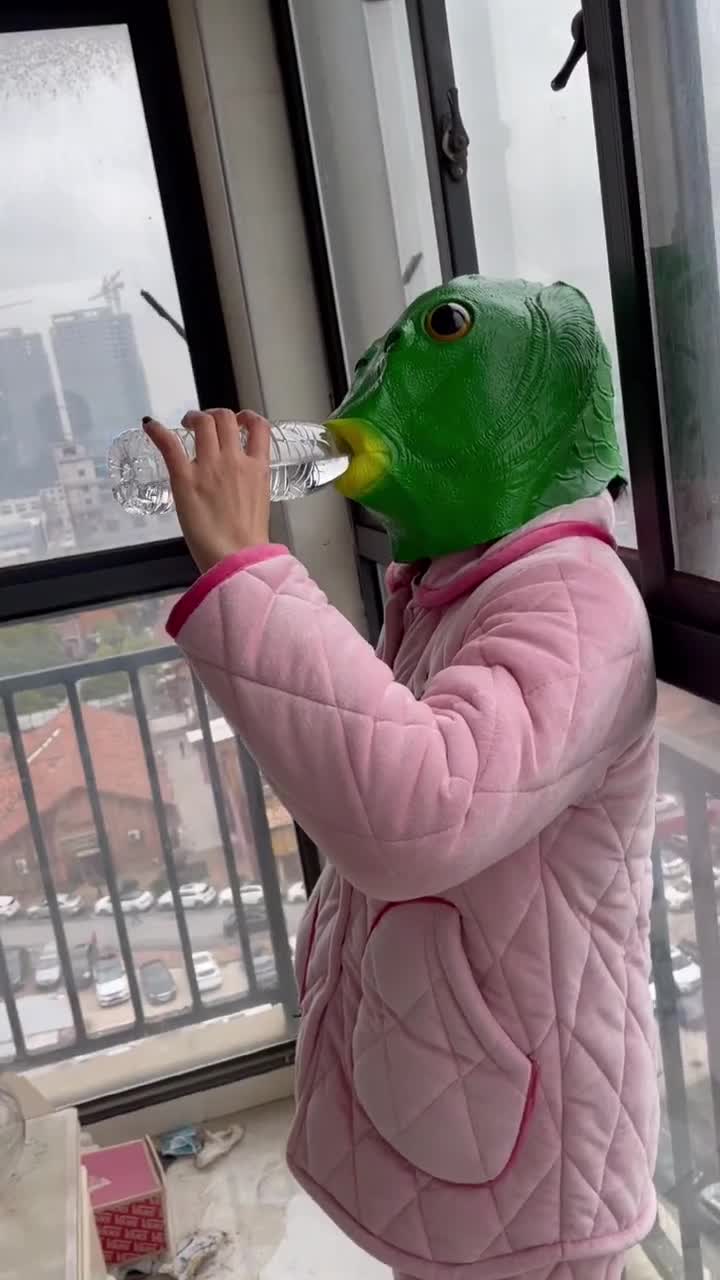 绿头鱼如何喝水她像个孤独患者自我拉扯