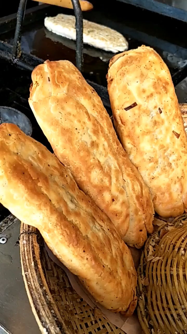 明星娱乐#河南周口店的牛肉馅饼,五块钱一个,网友:我能吃到他倒闭!