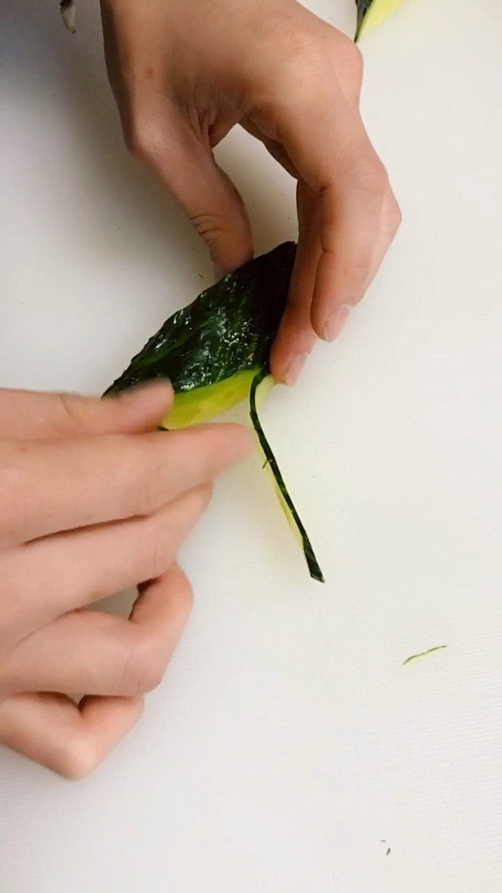 青瓜切凤尾花刀教程