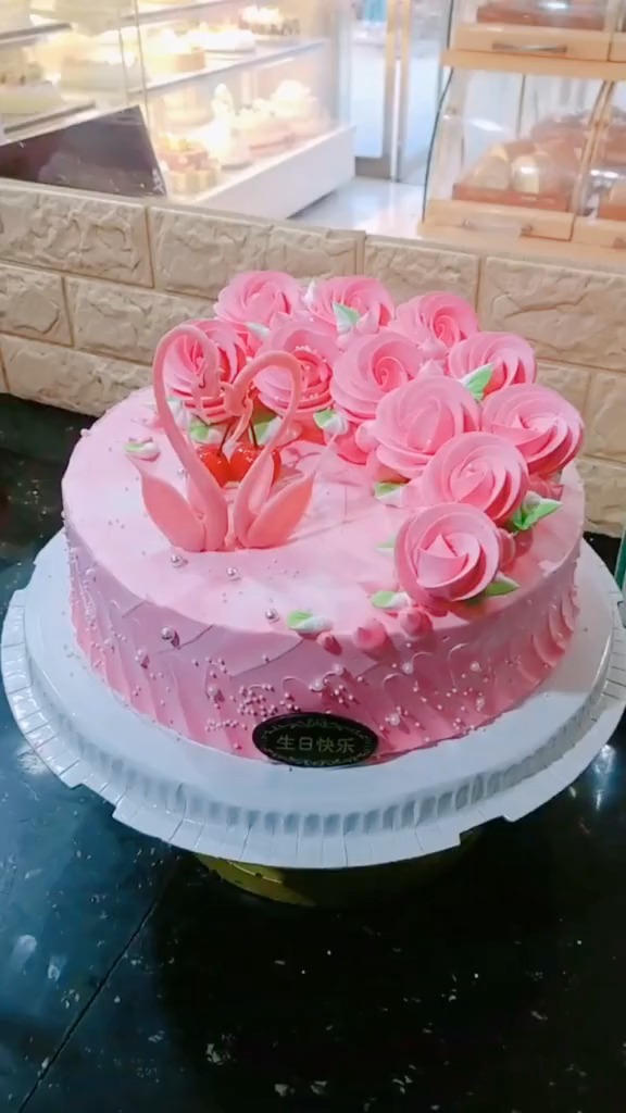 螺旋玫瑰裱花生日蛋糕,happybirthday!