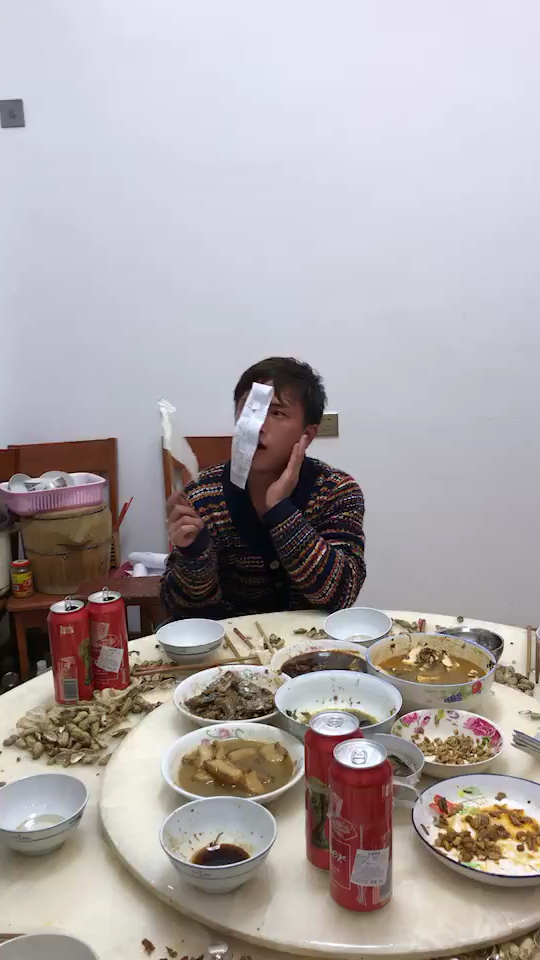 全民小剧场#酒能不能喝?不能喝酒你就摇白旗吧!