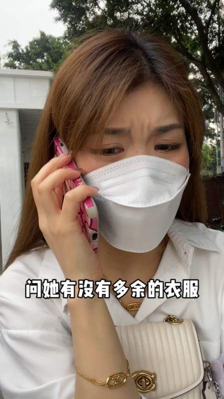 扫码下载度小视 发个视频 让别人知道 包租婆梁笑笑 11.
