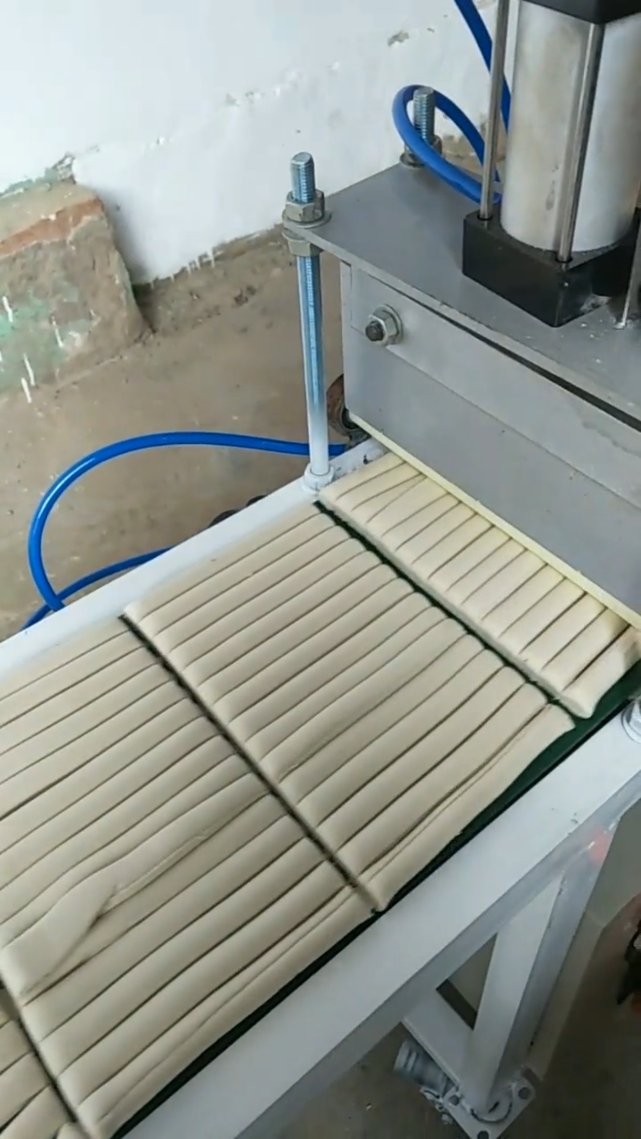 自动切断搓条机