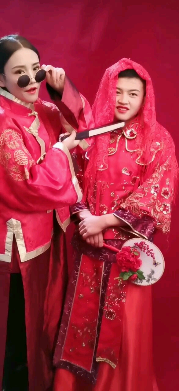 反串婚纱照迎媳妇进门哦新娘子好害羞