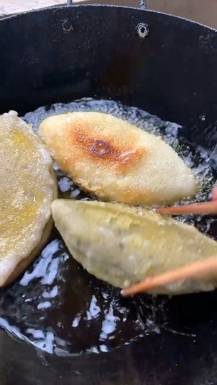 云南特产饭豆糍粑香辣口味咸的