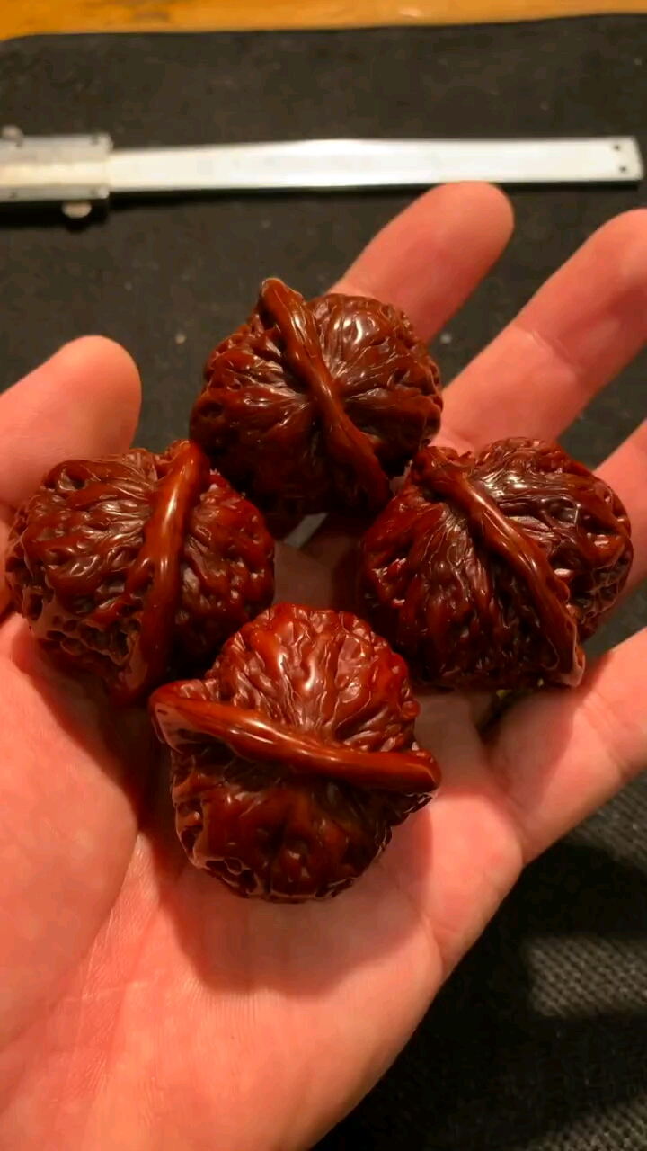 文玩核桃#包浆厚实,玉化彻底