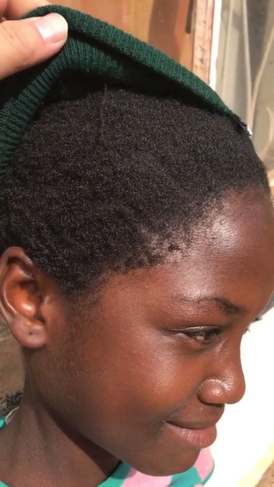 非洲人的卷发很特别