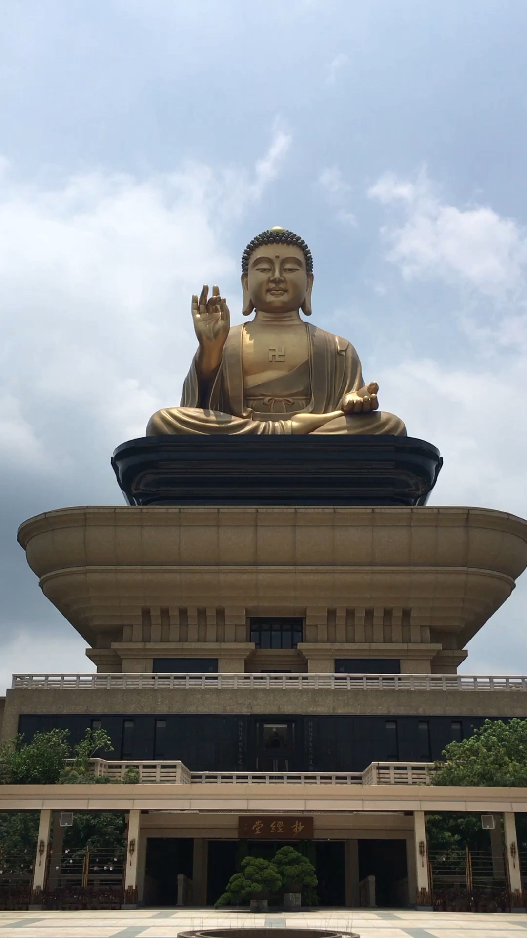 佛系生活#真的假的,大佛睁眼了!坐标:台湾佛光山