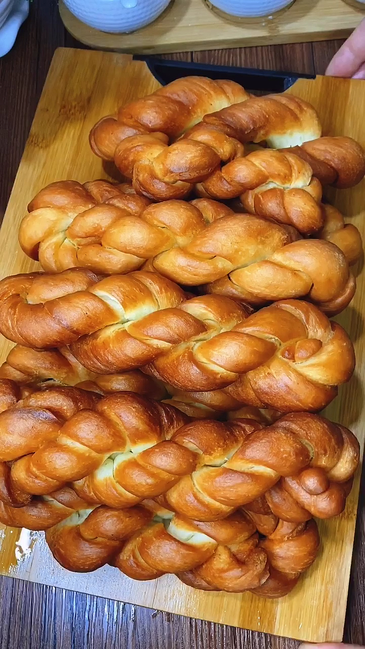 家乡特色美食#奶香蜂蜜大麻花 简单做法-度小视