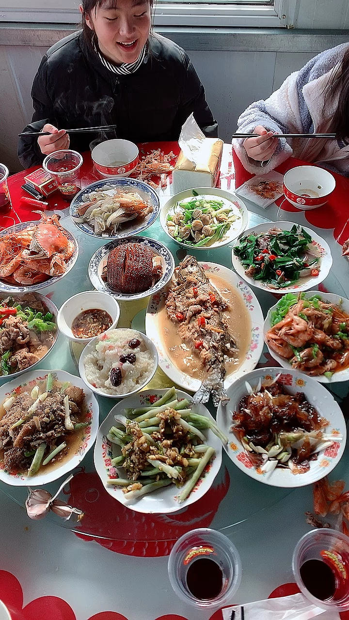 年夜饭#都是公公做的,满满的一大桌,新年快乐