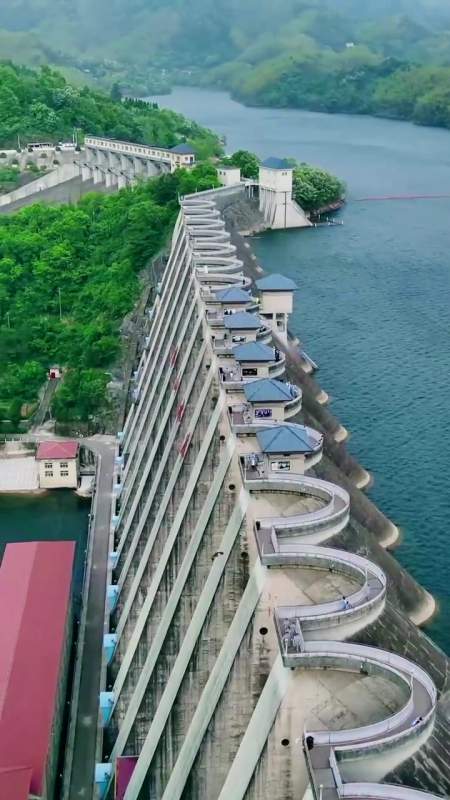 新中国第二座,世界第一高连拱坝—梅山水库大坝!-度小视