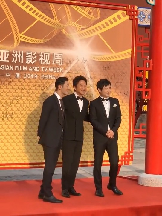 黄晓明,沈腾和邓超合照,邓超情商真高