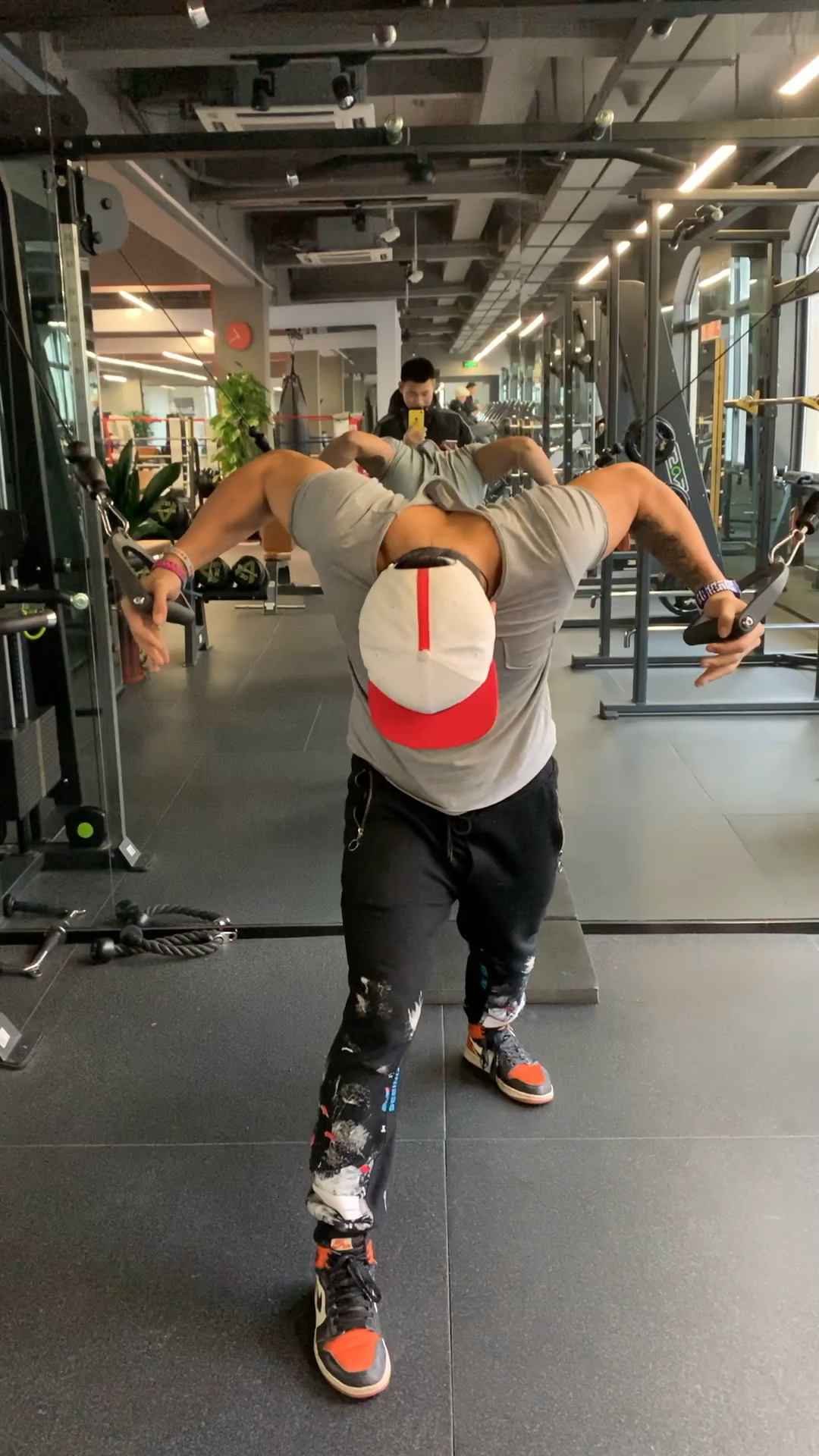 龙门架夹胸-下胸