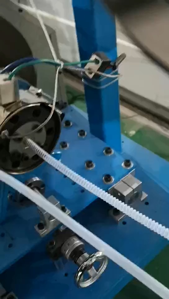 尚科氟塑专注于四氟波纹管机的生产四氟波纹管机又称特氟龙波纹管机