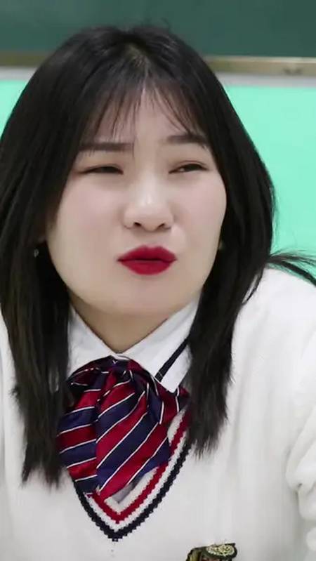 学霸王小九:学生没吃早餐,老师给每人做了一份中式汉堡!