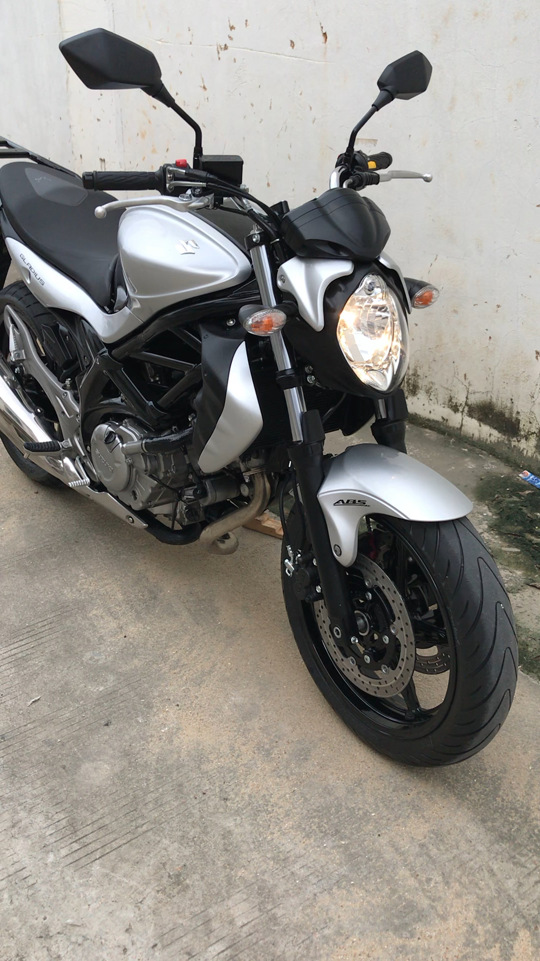 12年铃木sfv400 gladius abs 铃木短刀