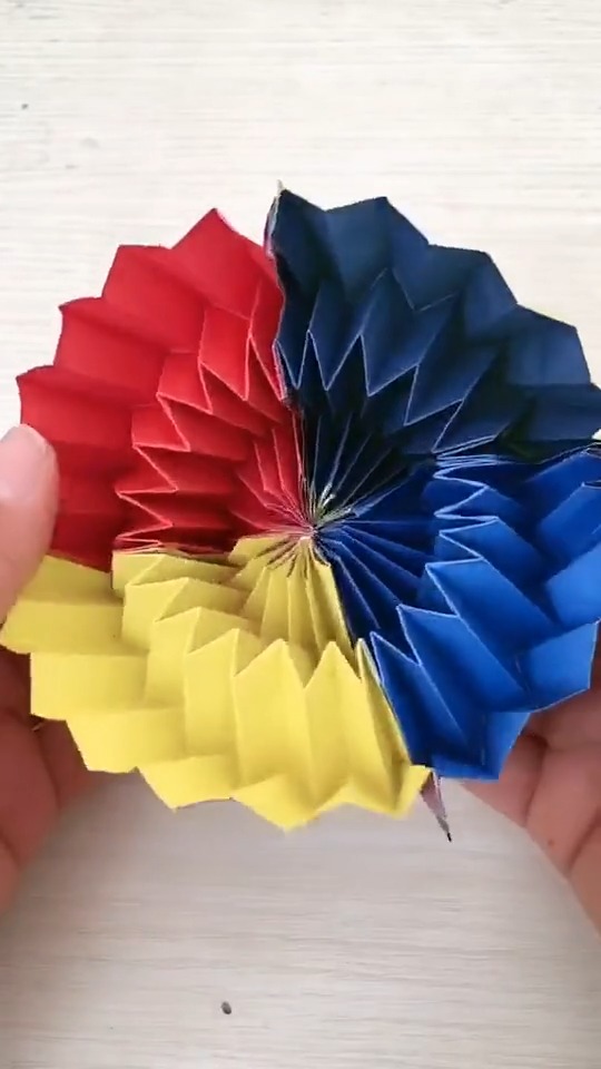 手工非常漂亮的折纸无限翻让我们一起来制作吧