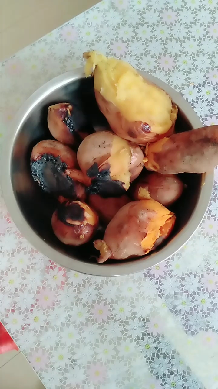 看看谁有这样煮地瓜的,都糊了
