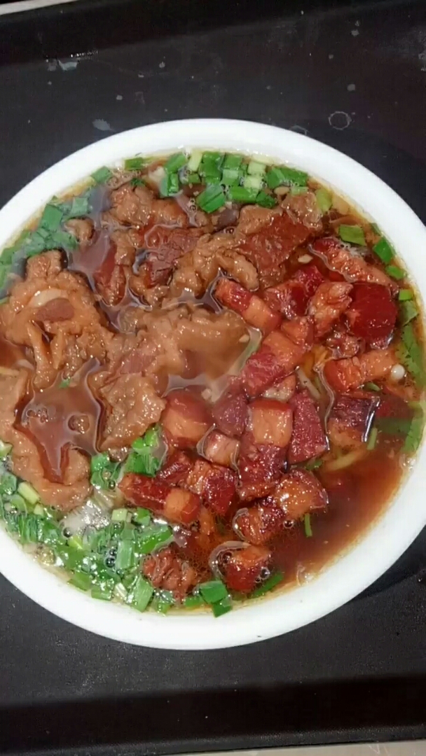 来一碗香香的酥肉面,好吃!