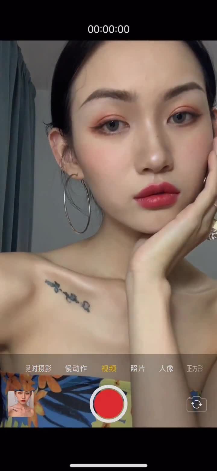 好精致的小姐姐皮肤太好了吧这锁骨我爱了